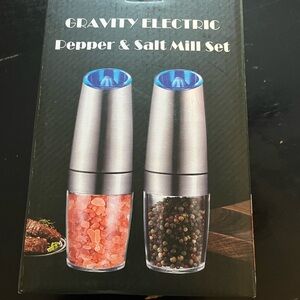 Electric Salt and Pepper Shaker